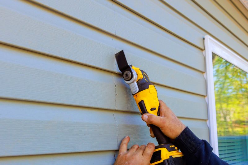 Expert Vinyl Siding Repair - Image 1